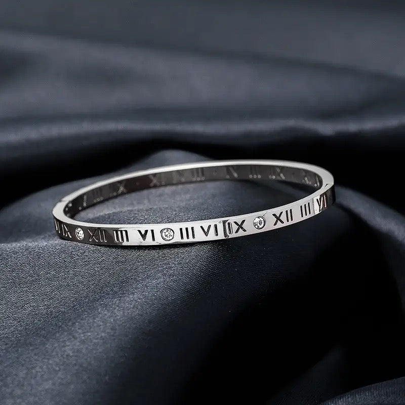 THE ROMAN GODDESS BRACELET