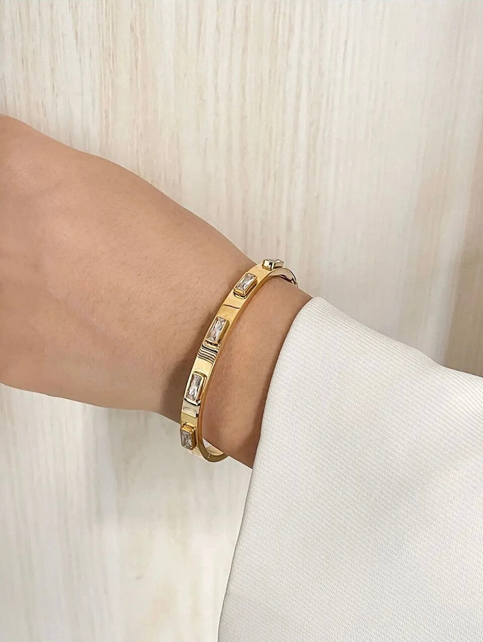 STAR STUDDED BRACELET