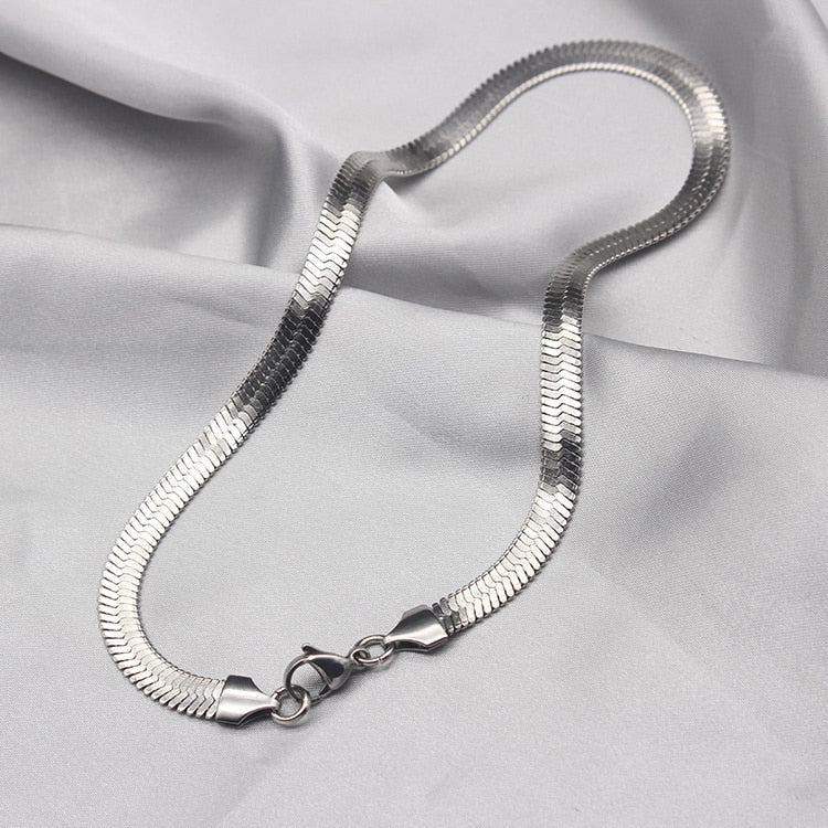 THE RICH AUNTIES BAE NECKLACE