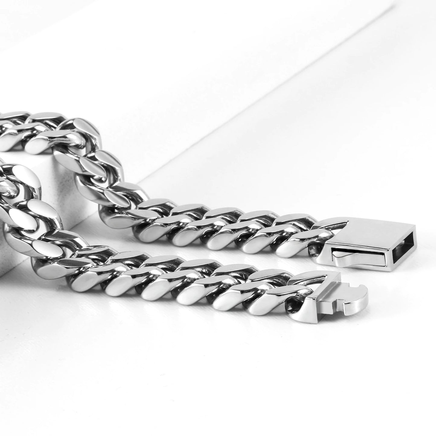 NEVER TO BE CAUGHT UNFRESH CHAIN