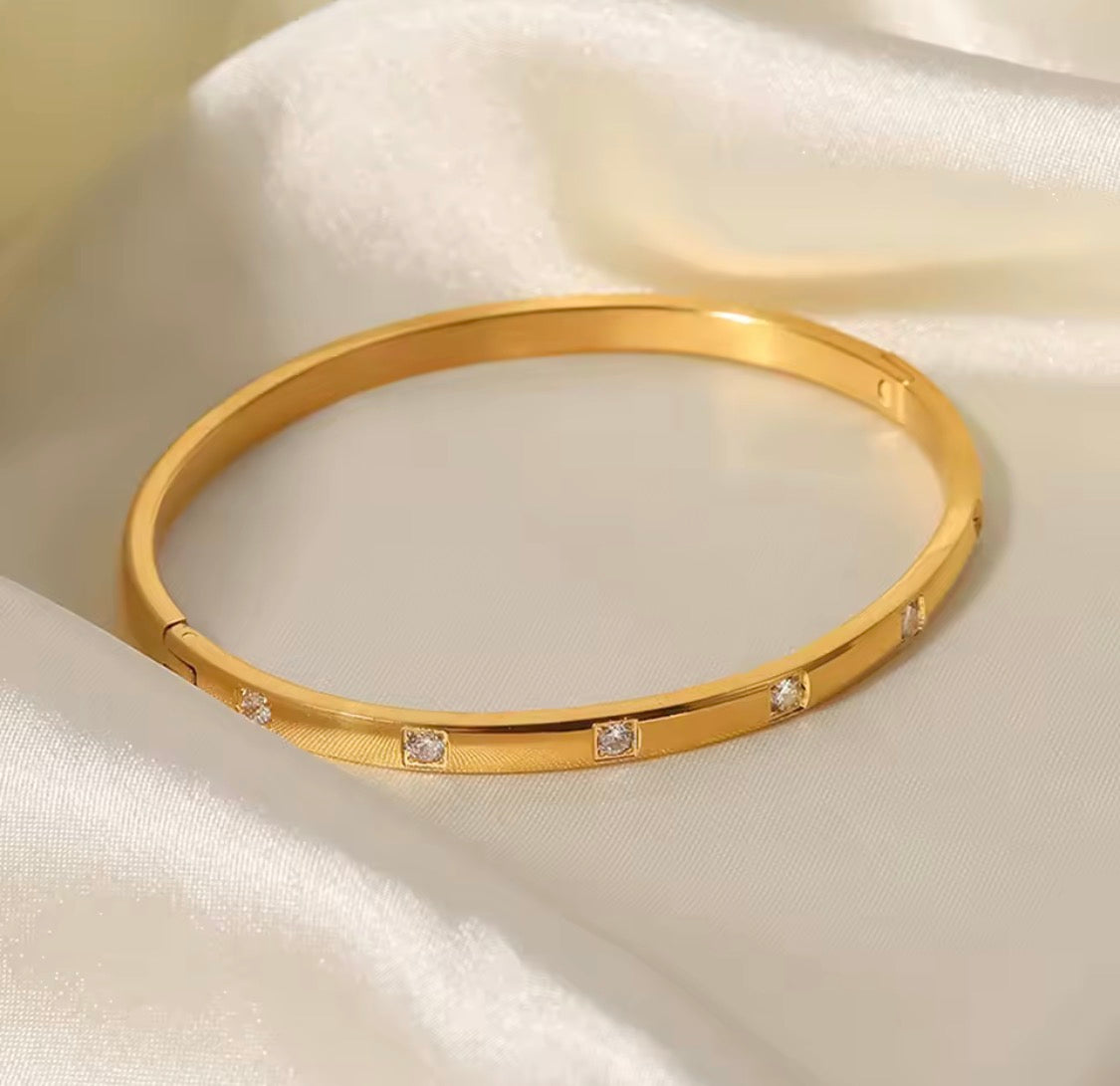 RAE’s 3-piece Stack Bracelet
