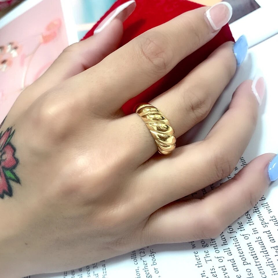 CROISSANT RING