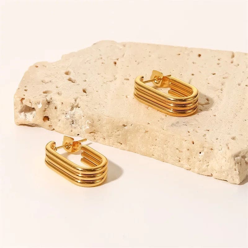MY MONEY DON'T JIGGLE,IT FLOWS EARRINGS