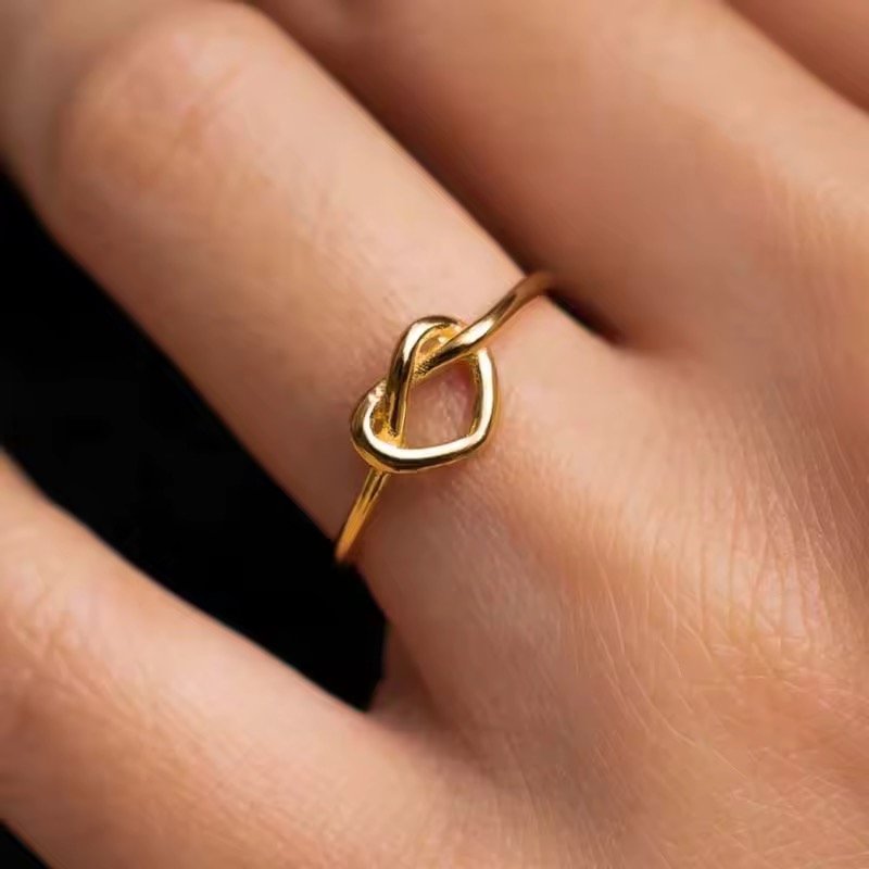 DAINTY HEART RING